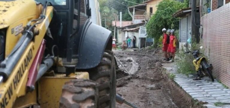 Fortes chuvas deixam mais de 5 mil desalojados no sul da Bahia; quatro cidades estão em situação de emergência