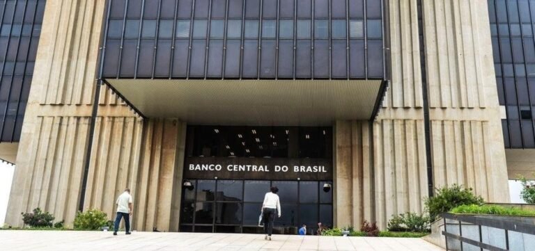Banco Central mantém juros em 13,75%