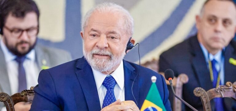 Lula defende criação de moeda comum entre países sul-americanos para reduzir dependência de estrangeiras