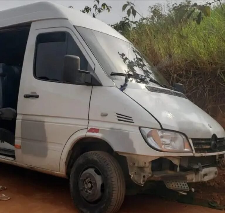 Bandidos roubam Topic na BR-101 e capota durante fuga