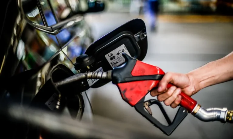 Acelen anuncia aumento de 13,3% no preço da gasolina