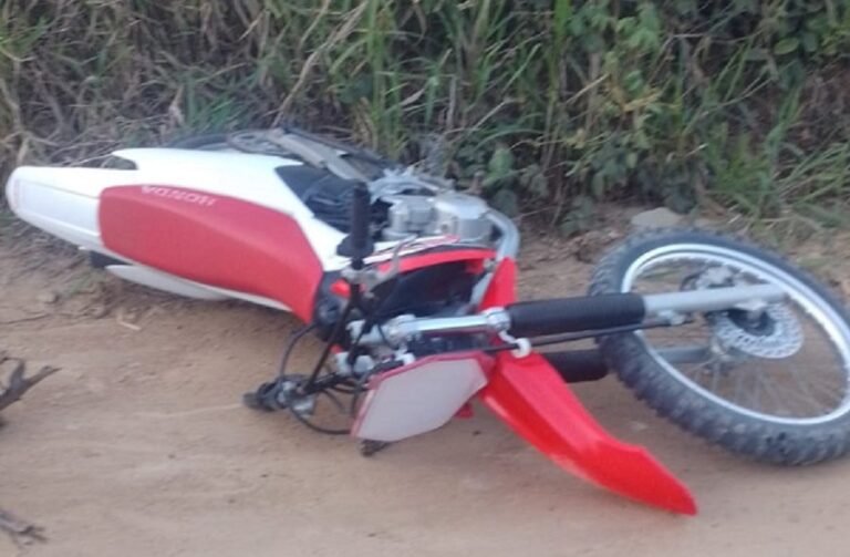 Mulher sofre acidente de moto na zona rural de Elísio Medrado