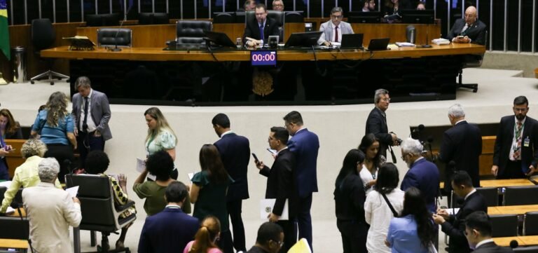 Deputados gastam mais de R$ 80 mi com propaganda em 2023