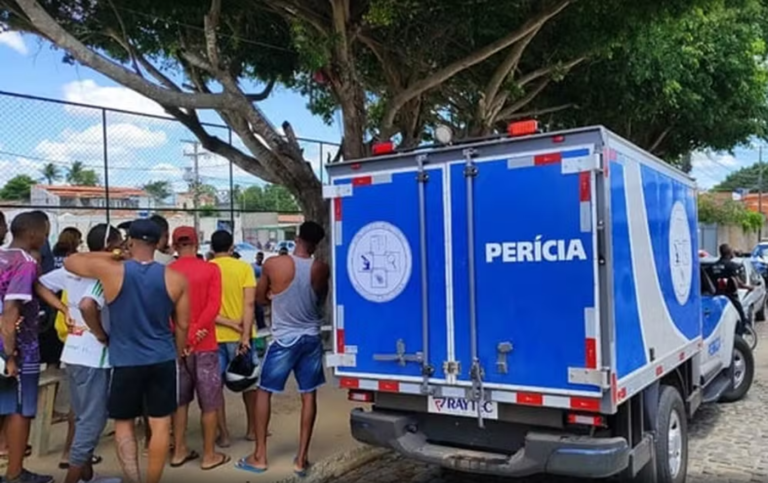 Jovem de 20 anos é morto a tiros ao lado de campo de futebol na Bahia