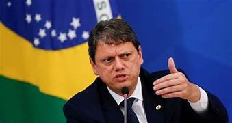 O governador de São Paulo, Tarcísio de Freitas, vetou projeto de lei que cria programa de proteção a educadores vítimas de violência